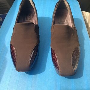 Ladies Clarks Brown Animal Print Sz 11 Slip On